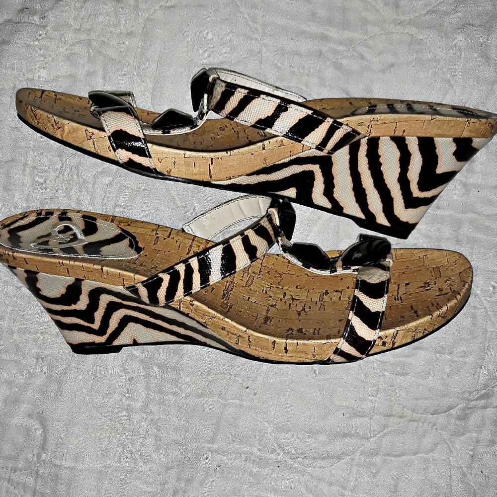 Wedge sandals 8 1/2 M new